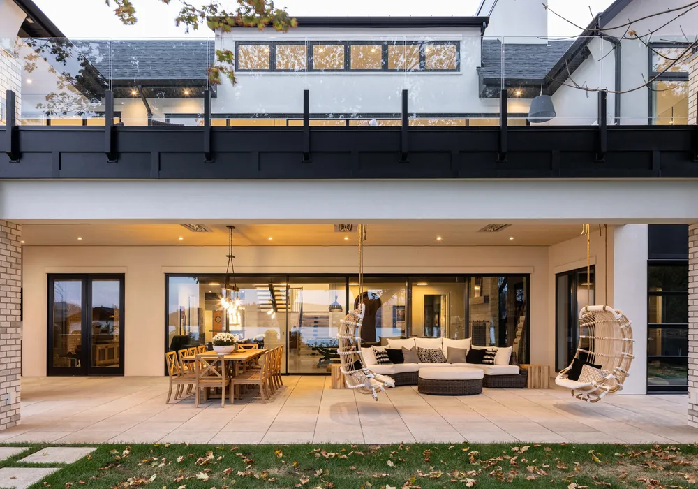 modern home with outdoor lihgting fixtures and a green lawn