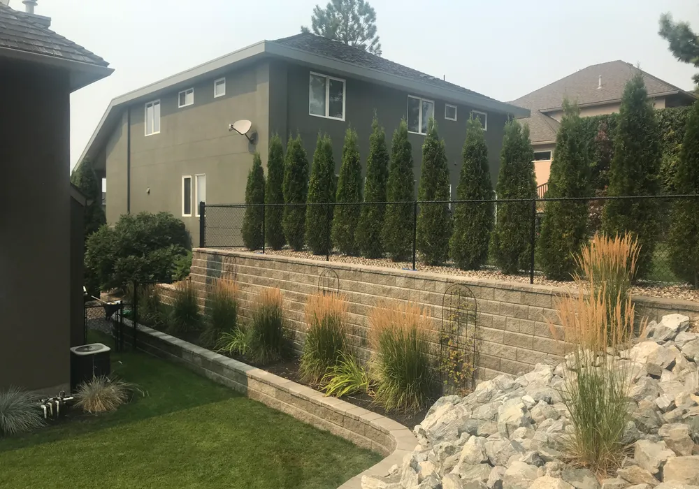 retaining wal and grasses and hedges and grass green